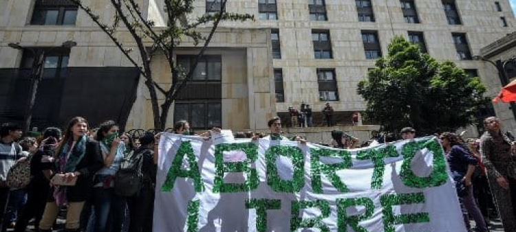 Pedido de aborto en Colombia. En varios países de latinoamérica exigen aborto libre. / AFP