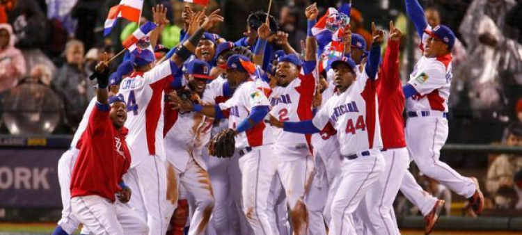 Selección dominicana al ganar el Clásico Mundial de Béisbol 2013. Foto de archivo.