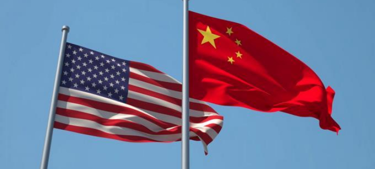 Banderas de China y EEUU. Foto de archivo / LD