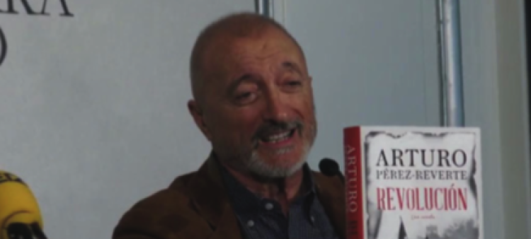 Arturo Pérez-Reverte en el acto de presentación de su novela