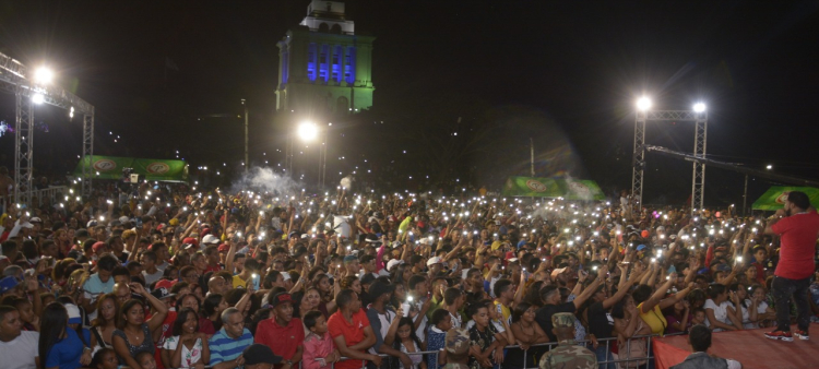 Un grupo de populares artistas iba a presentarse este miércoles en el área del Monumento de Santiago, pero fue suspendido ante la tragedia de San Cristóbal.