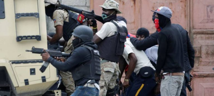 Las bandas armadas que operan en Haití tienen más poder de fuego que la Policía y someten al terror a la población con secuestros, extorsiones y robos.
