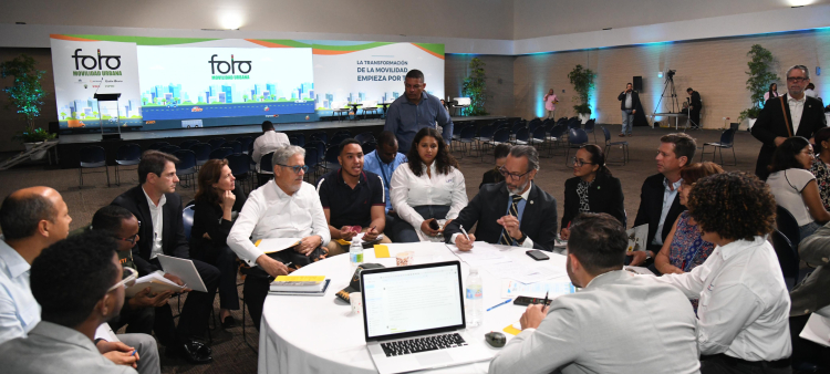 Participantes en el Foro sobre Movilidad Urbana organizado por Listín Diario y otras instituciones.