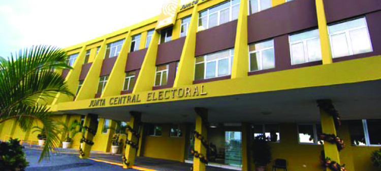 La Junta Central Electoral organiza las elecciones municipales del 18 de febrero.
