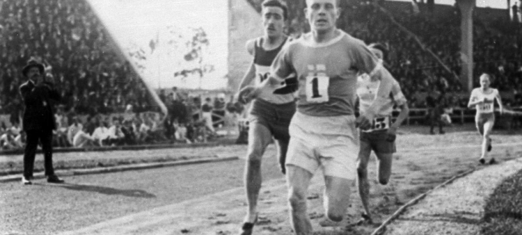 Paavo Nurmi compite en los Juegos Olímpicos de París 1924, en julio de 1924.