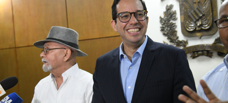 El Partido Revolucionario Moderno (PRM) confirmó que otros 22 partidos llevarán el rostro del actual mandatario Luis Abinader como candidato presidencial de cara a las elecciones presidenciales del próximo mes de mayo.