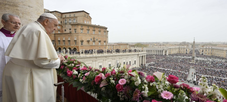 El papaFrancisco en la misa de Pascua en el Vaticano