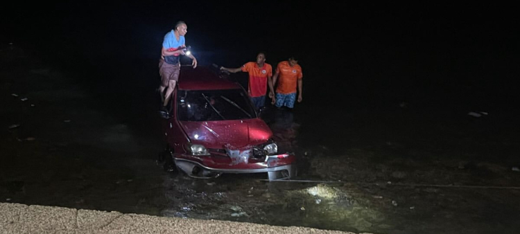 Rescatan tres personas que cayeron al mar en Puerto Plata