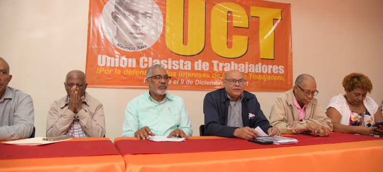 Representantes de la Unión Clasista de Trabajadores.