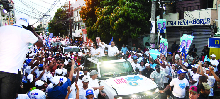 El presidente Luis Abinader y Guillermo Moreno recorrieron el Distrito Nacional como parte de la campaña presidencial y legislativa del 19 de mayo de 2024.