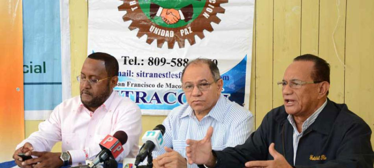 Los dirigentes sindicales Jacobo Ramos, Pepe Abreu y Gabriel del Río Doñé en rueda de prensa.