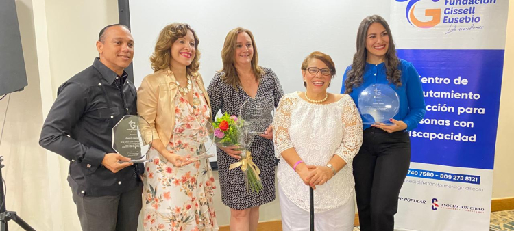 Franchy Carrasco, Vivianne Kieffer, Flavia Vargas, Gisela Eusebio Rodríguez, y Nadia Senki.