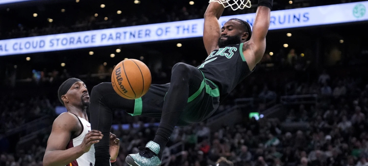 Jaylen Brown lidera ofensiva de los Celtics