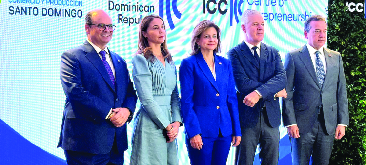 La vicepresidenta Raquel Peña, junto a representantes de la Cámara y el ICC, en el acto de inauguración.