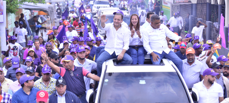 El candidato presidencial del Partido de la Liberación Dominicana (PLD), Abel Martínez encabeza caravana en Higüey.