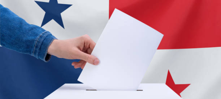 Imagen ilustrativa de un votante depositando la boleta en una urna, en panamá
