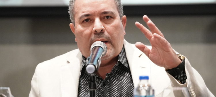 Félix Cabrera, presidente de Latino Events, mientras ofrecía detalles del pacto arribado con Lidom.