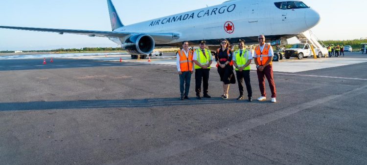 El carguero, un Boeing 767F de Air Canada Cargo, con una disponibilidad de aproximadamente 50 toneladas.