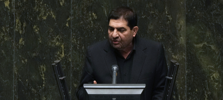 El presidente en funciones de Irán, Mohammad Mokhber, se dirige al parlamento en el inicio del curso parlamentario en Teherán, Irán, el lunes 27 de mayo de 2024.