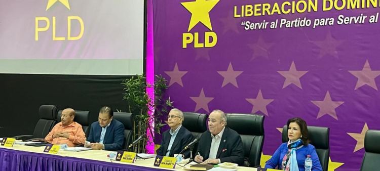 Danilo Medina encabeza la reunión del Comité Político del Partido de la Liberación Dominicana, que se celebra en la casa nacional Reinaldo Pared Pérez