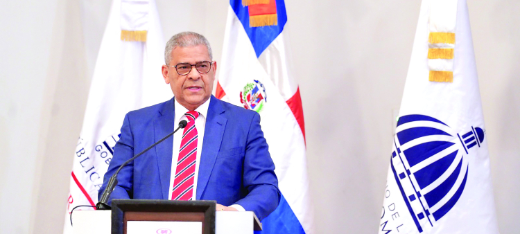 El ministro de Administración Pública, Dario Castillo Lugo.