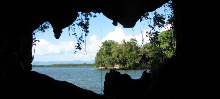 El mirador natural en la cueva de La Arena, en Los Haitises.