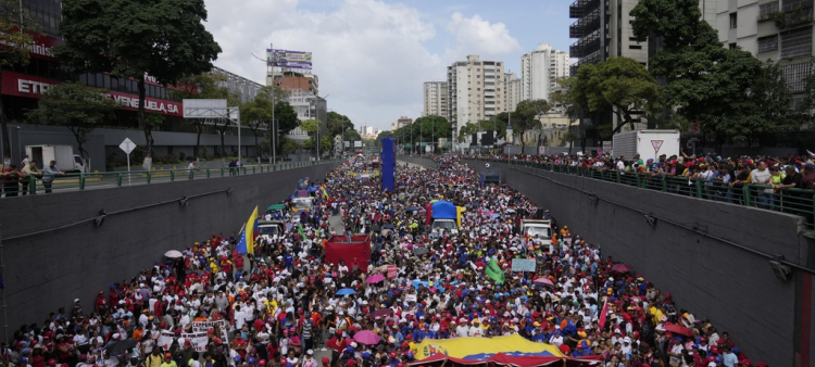 Seguidores del presidente venezolano, Nicolás Maduro, participan en un acto por el inicio oficial de la campaña para las elecciones presidenciales del 28 de julio en Caracas, Venezuela, el jueves 4 de julio de 2024