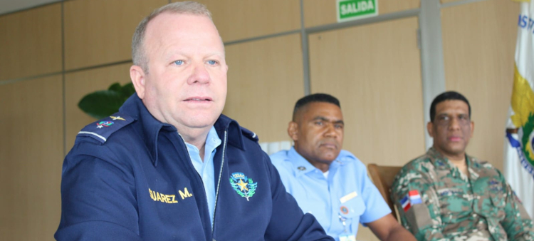 El director del Cuerpo Especializado de Seguridad Aeroportuaria y de la Aviación Civil (Cesac), Floreal Suarez Martínez