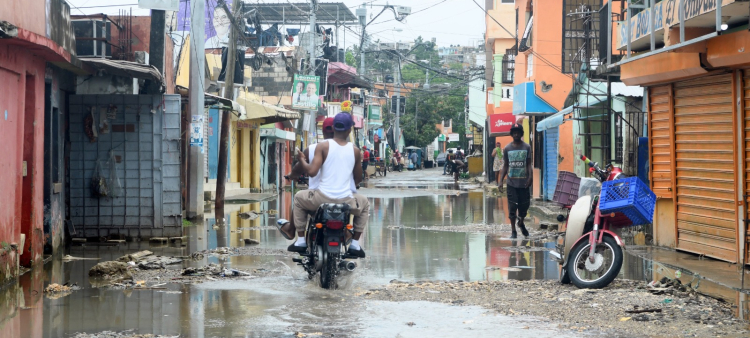 Las inundaciones comenzaron a ceder tras las intensas lluvias que recibió el Gran Santo Domingo el jueves 4 de julio de 2024