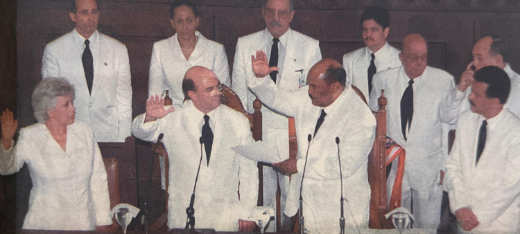 Mejía y Ortiz Bosch toman juramento ante Alburquerque y el expresidente Leonel Fernández.