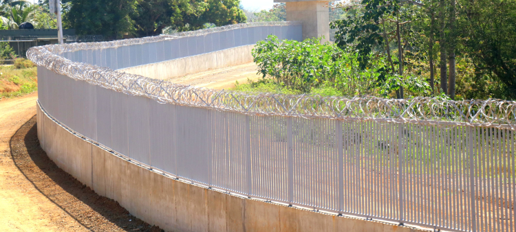 Muro fronterizo entre Haití y República Dominicana.