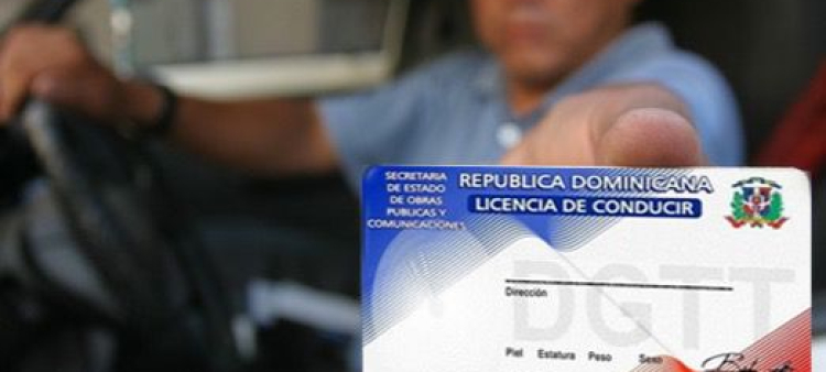 A las personas de más de 65 años solo le renuevan la licencia por dos años y les cobran el valor de cuatro años.