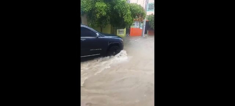 Inundaciones afectan sectores de Santiago