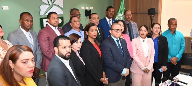 La dirigencia de Fuerza del Pueblo ofreció ayer una rueda de prensa.