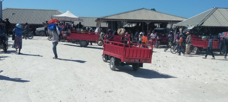 Mercado fronterizo en Pedernales