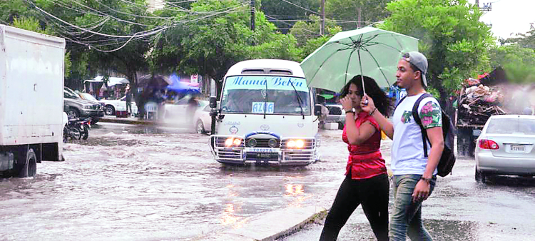 Los organismos de socorro alertan a la ciudadanía sobre las lluvias e inundaciones.