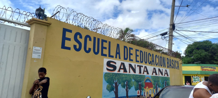 Esta escuela ha sido afectada por falta de fondos.