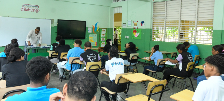 El Ministerio de Educación convocó a pruebas nacionales a 17,000 estudiantes.