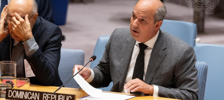 José Blanco, embajador dominicano ante la ONU, durante su exposición.