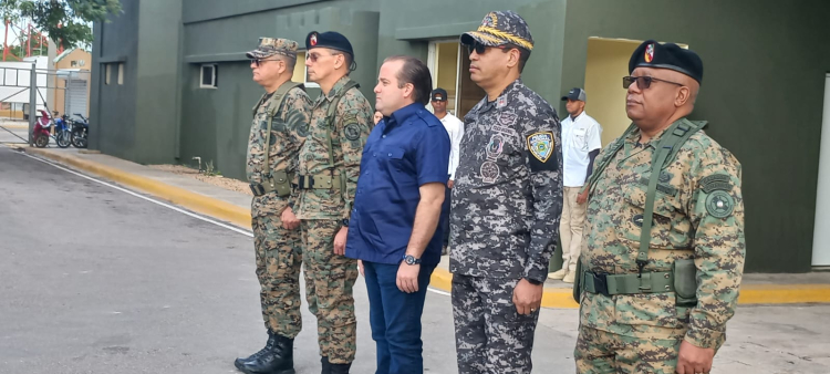 teniente general Carlos Antonio Fernández Onofre junto al ministro de la Presidencia, José Ignacio Paliza