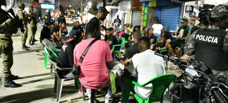 En el operativo participaron miembros del Programa de Control de Bebidas Alcohólicas (COBA), de la Policía Nacional, la Dirección Nacional de Control de Drogas (DNCD) y del Ministerio de Defensa.