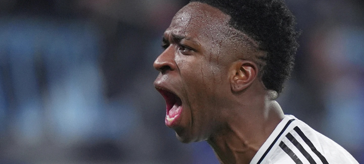 Vinicus Junior, del Real Madrid, reacciona tras marcar un gol en el partido frente al Atalanta en la liga de campeones.