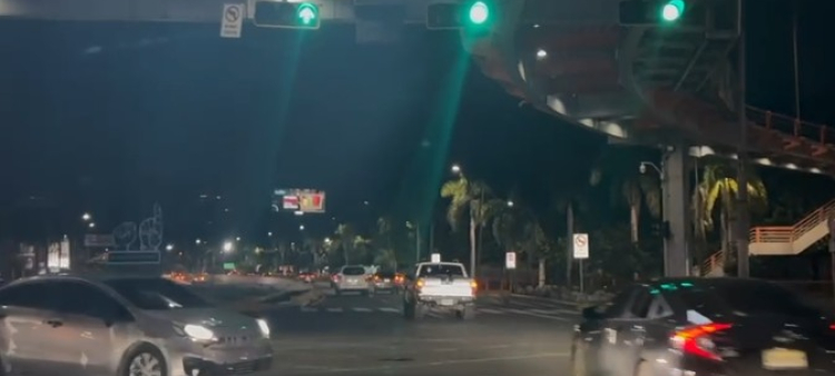 Infracciones en la intersección de las avenida 27 de Febrero con Máximo Gómez