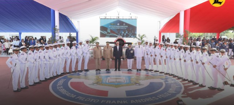 El presidente Luis Abinader encabezó este viernes la graduación de al menos 28 cadetes que han obtenido el título en Ciencias Aeronáuticas de la Fuerza Aérea.<br /><br />https://listindiario.com/la-republica/20241213/abinader-encabeza-graduacion-28-cadetes-fuerza-aerea-ciencias-aeronauticas_837636.html