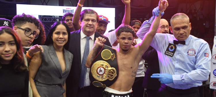 Erick “Mini PacMan” Rosa es declarado ganador del combate ante el mexicano Naider Álvarez por el vacante título 108 libras de la AMB.