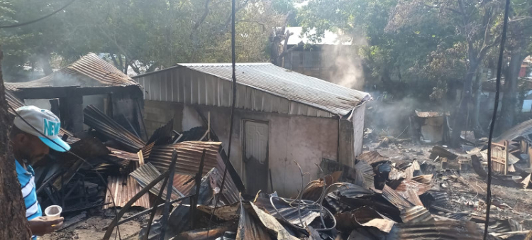 El incendio en Gurabo dejó dos niños muertos y decenas de familias afectadas.