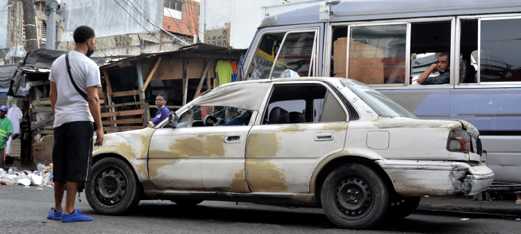 Con la ciudad llena de chatarras, el peligro asecha en cada avenida y la contaminación se multiplica.