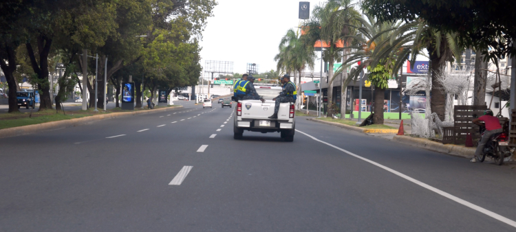 Agentes de la Policía Nacional durante operativo navideño.