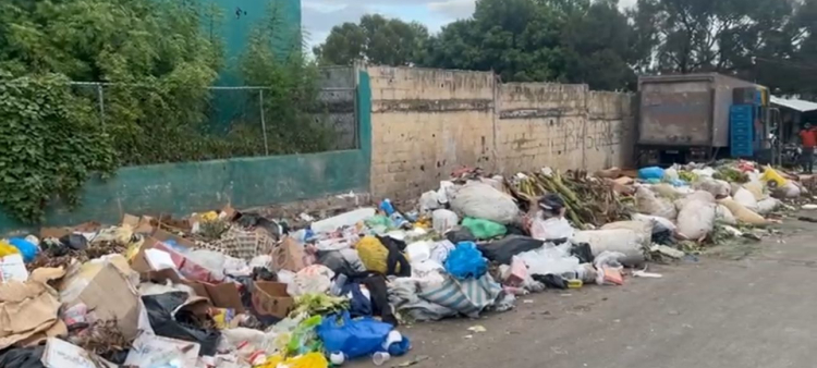 Basura en el Mercado de Barahona.