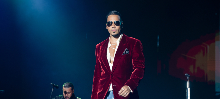 Romeo Santos afirma que nadie representa a RD como él.